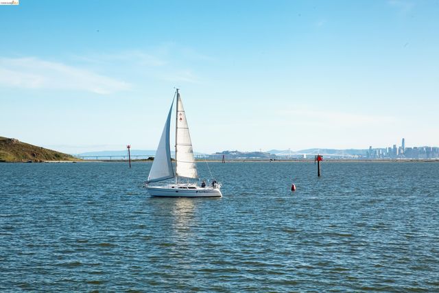187 Shoreline Ct, Richmond, CA 94804