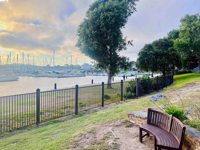 187 Shoreline Ct, Richmond, CA 94804