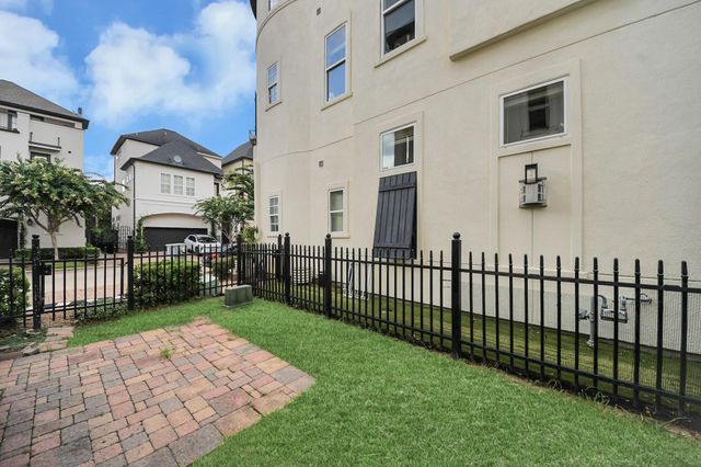 10928 Wrenwood Park, Houston, TX 77043
