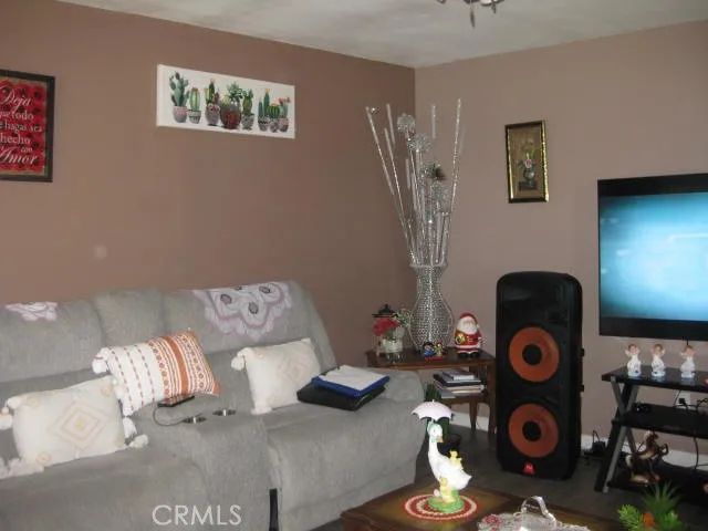 2040 Yosemite Drive, Barstow, CA 92311