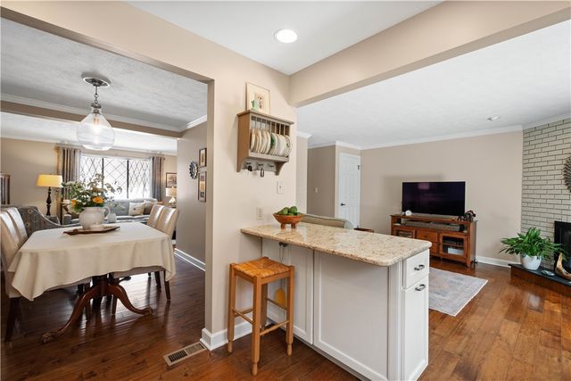 407 Sewickley Heights Dr, Aleppo, PA 15143