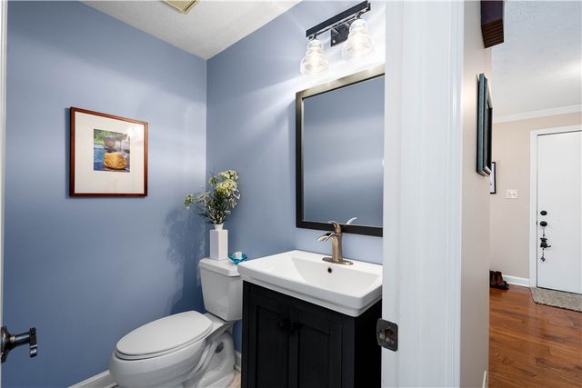 407 Sewickley Heights Dr, Aleppo, PA 15143