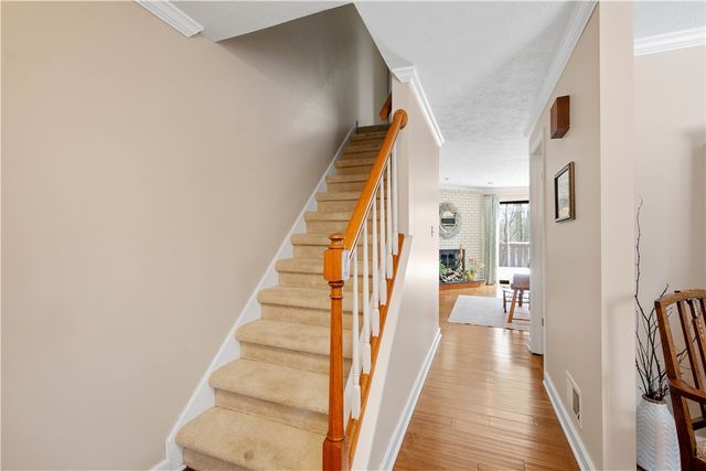 407 Sewickley Heights Dr, Aleppo, PA 15143