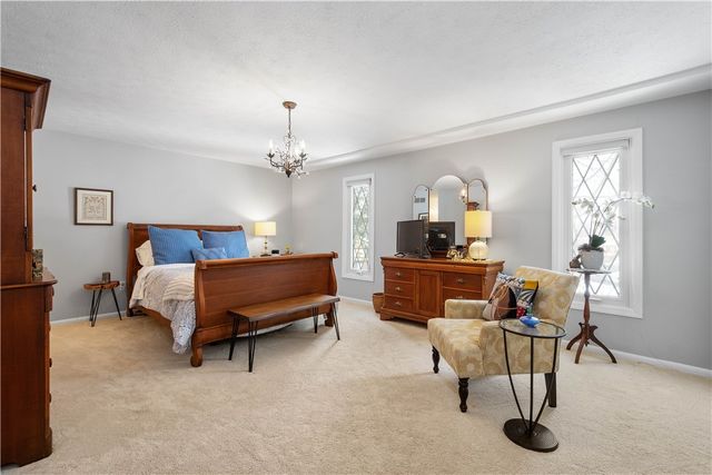 407 Sewickley Heights Dr, Aleppo, PA 15143