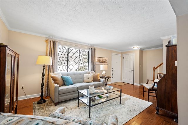 407 Sewickley Heights Dr, Aleppo, PA 15143