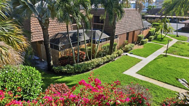 9 Atrium Circle C, Atlantis, FL 33462