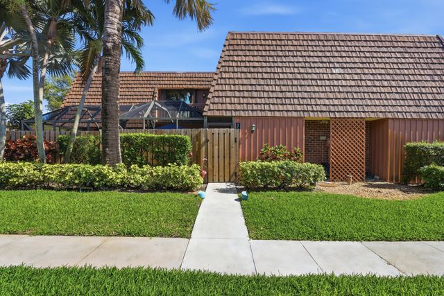 9 Atrium Circle C, Atlantis, FL 33462