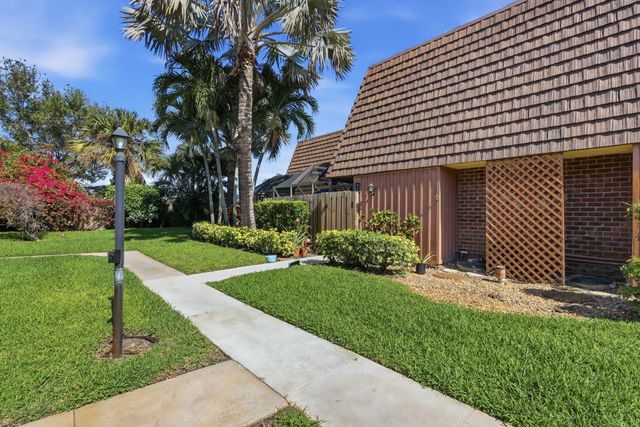 9 Atrium Circle C, Atlantis, FL 33462