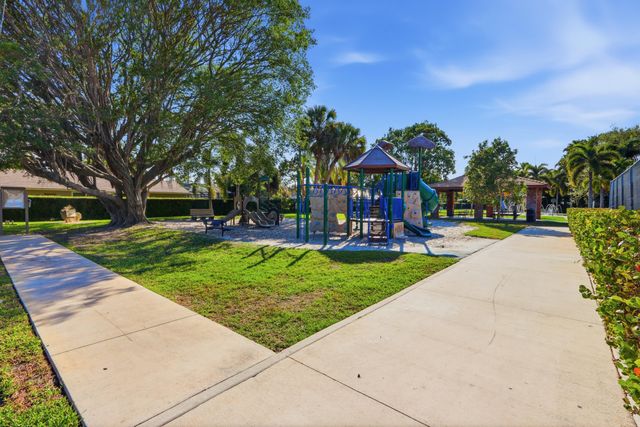 9 Atrium Circle C, Atlantis, FL 33462