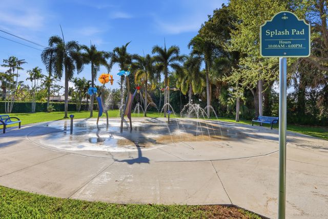 9 Atrium Circle C, Atlantis, FL 33462