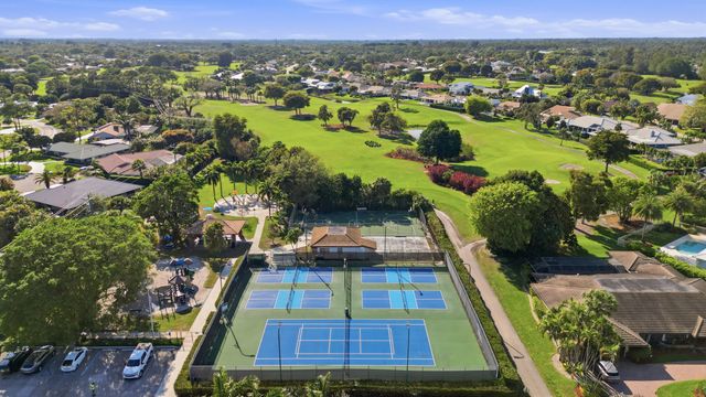 9 Atrium Circle C, Atlantis, FL 33462