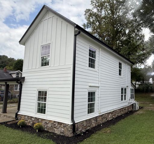 283 Hill Street, Murphy, NC 28906