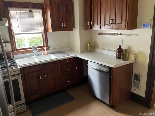 10 Oakwood Boulevard, Poughkeepsie, NY 12603