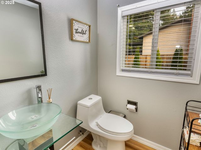 2810 Se CAMWAL Dr, Hillsboro, OR 97123