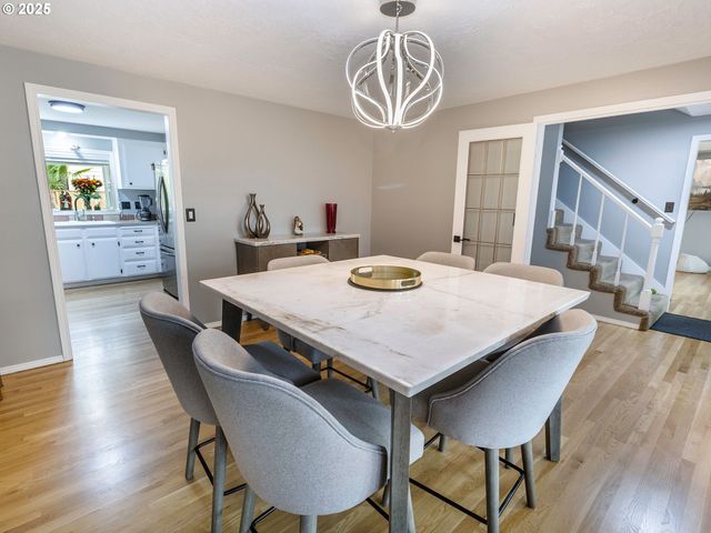 2810 Se CAMWAL Dr, Hillsboro, OR 97123