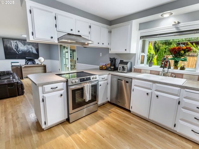 2810 Se CAMWAL Dr, Hillsboro, OR 97123