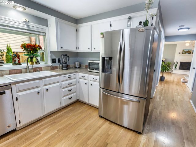 2810 Se CAMWAL Dr, Hillsboro, OR 97123