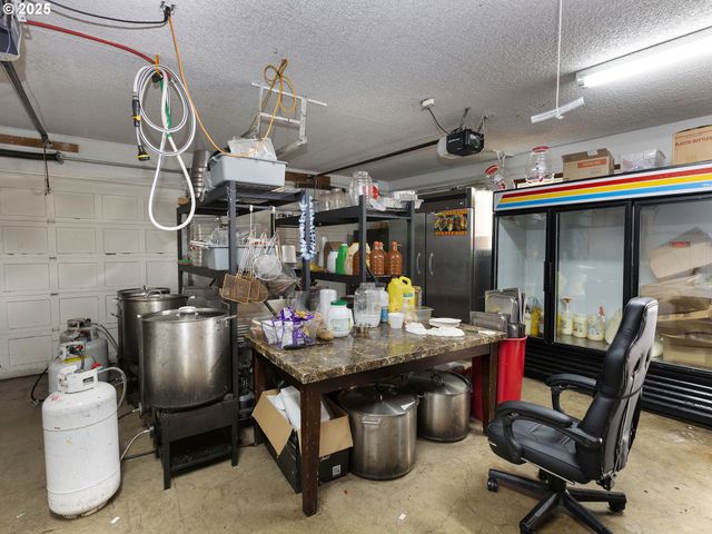 2810 Se CAMWAL Dr, Hillsboro, OR 97123