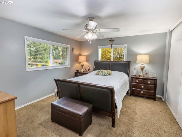 2810 Se CAMWAL Dr, Hillsboro, OR 97123