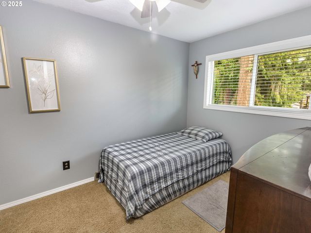 2810 Se CAMWAL Dr, Hillsboro, OR 97123