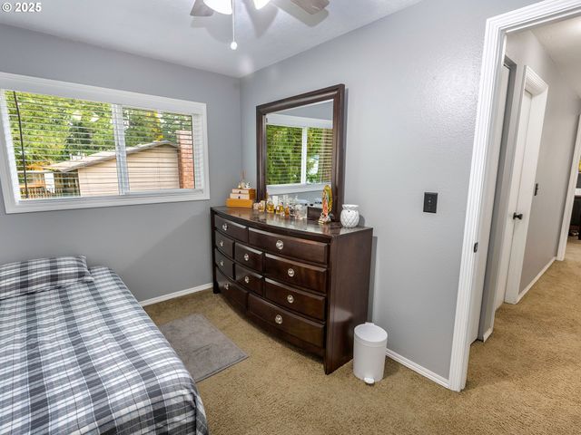 2810 Se CAMWAL Dr, Hillsboro, OR 97123