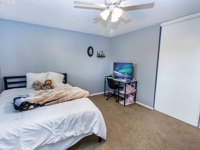 2810 Se CAMWAL Dr, Hillsboro, OR 97123