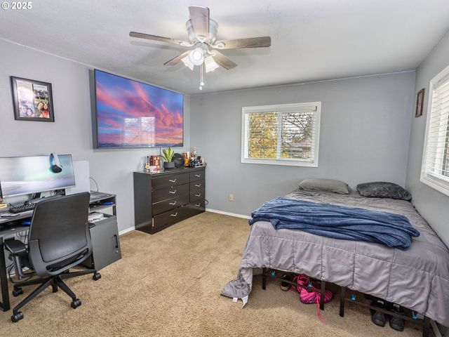 2810 Se CAMWAL Dr, Hillsboro, OR 97123