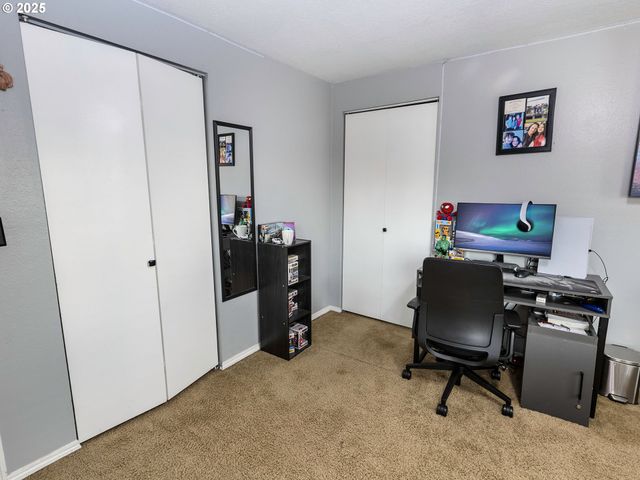 2810 Se CAMWAL Dr, Hillsboro, OR 97123