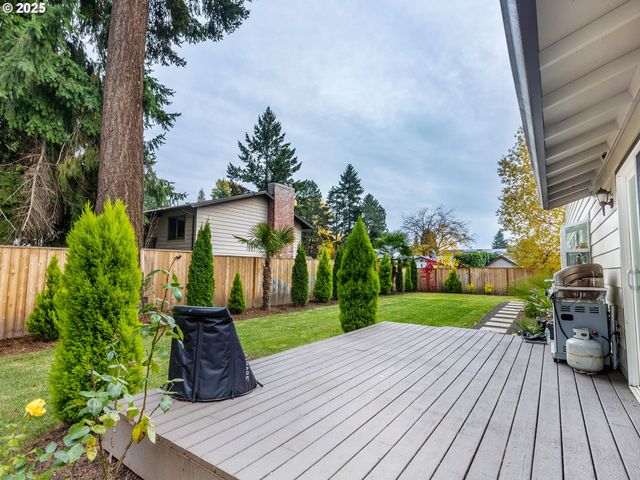 2810 Se CAMWAL Dr, Hillsboro, OR 97123