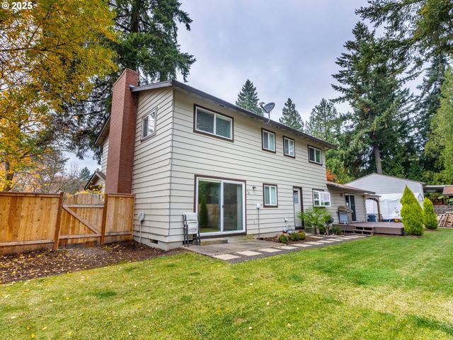 2810 Se CAMWAL Dr, Hillsboro, OR 97123