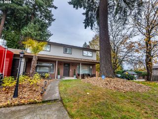 2810 Se CAMWAL Dr, Hillsboro, OR 97123