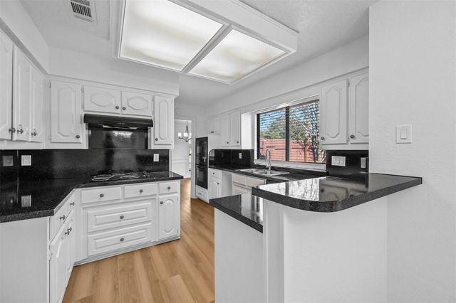 4007 Saint Christopher Lane, Dallas, TX 75287