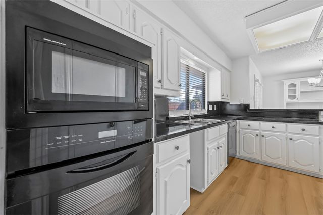 4007 Saint Christopher Lane, Dallas, TX 75287