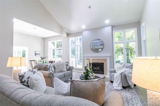 22170 Orchard Way, Beverly Hills, MI 48025