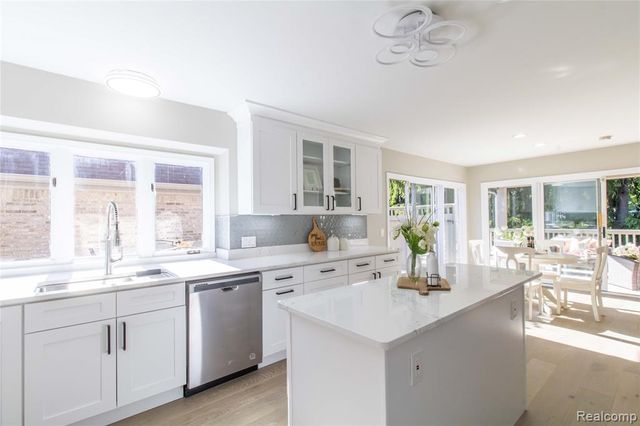22170 Orchard Way, Beverly Hills, MI 48025