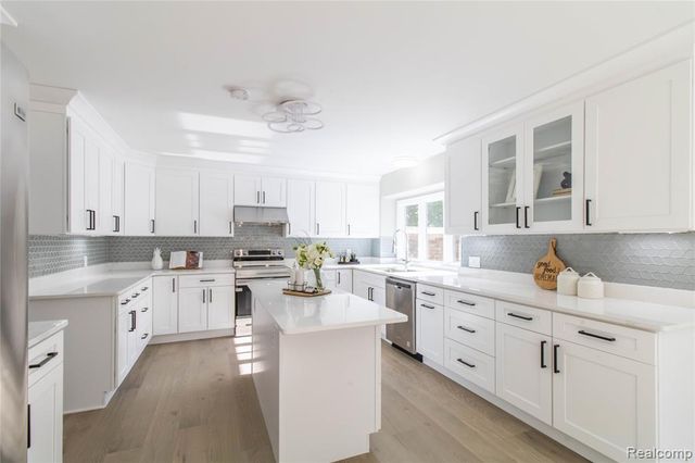 22170 Orchard Way, Beverly Hills, MI 48025