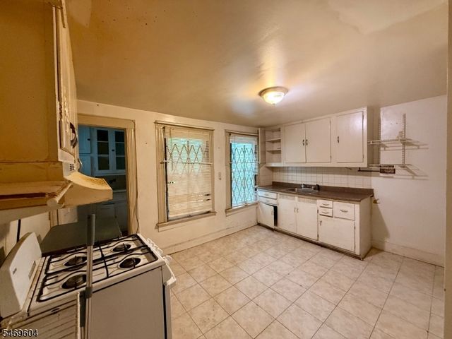 267 S 18Th St 1, Newark City, NJ 07103