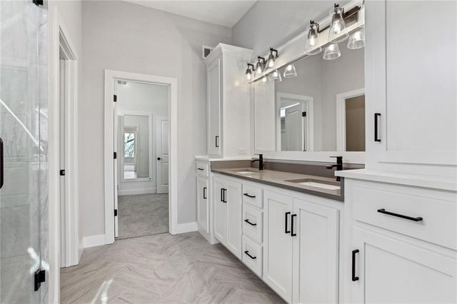 17171 S Laurelwood Street, Olathe, KS 66062