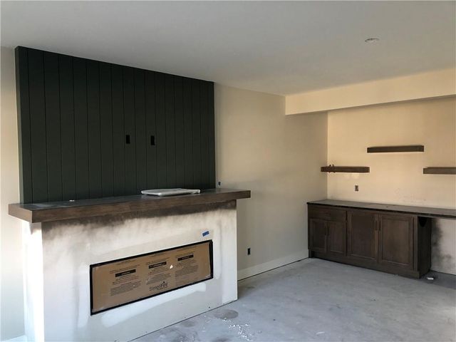 17171 S Laurelwood Street, Olathe, KS 66062