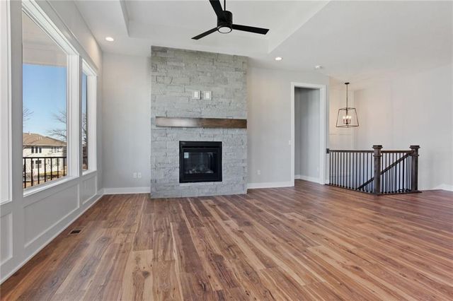 17171 S Laurelwood Street, Olathe, KS 66062