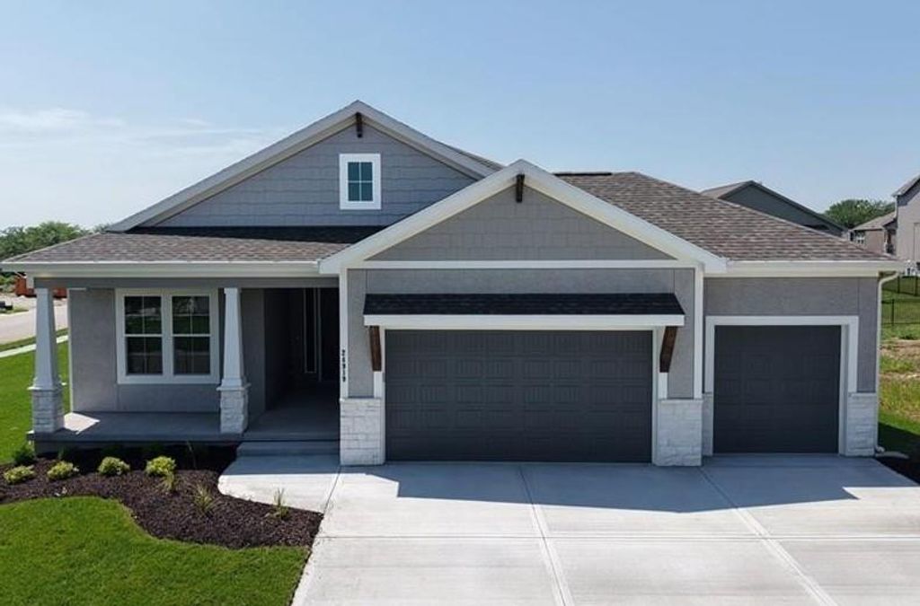 17171 S Laurelwood Street, Olathe, KS 66062