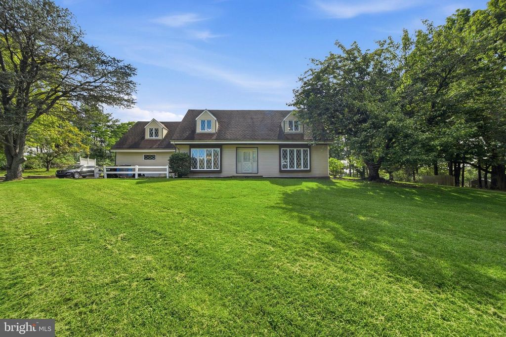 927 MILL CREEK RD, WYCOMBE, PA 18980 — photo 2