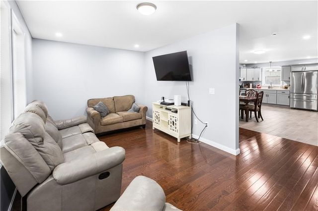 872 Branch Avenue, Providence, RI 02904