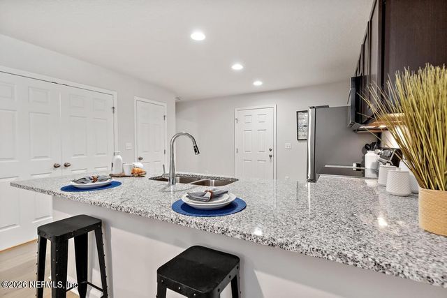 8040 SISKIN Avenue, Jacksonville, FL 32219