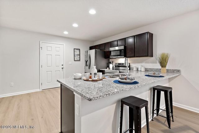 8040 SISKIN Avenue, Jacksonville, FL 32219