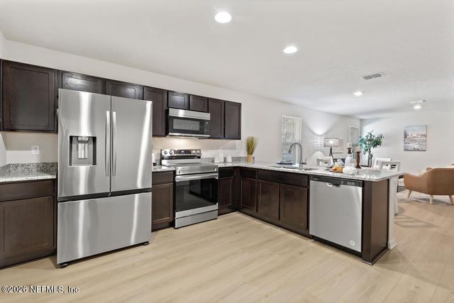 8040 SISKIN Avenue, Jacksonville, FL 32219