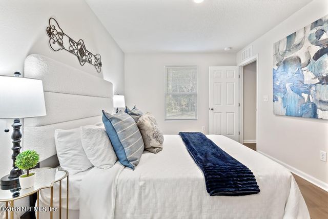 8040 SISKIN Avenue, Jacksonville, FL 32219