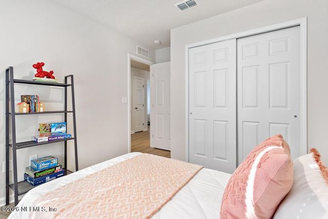 8040 SISKIN Avenue, Jacksonville, FL 32219