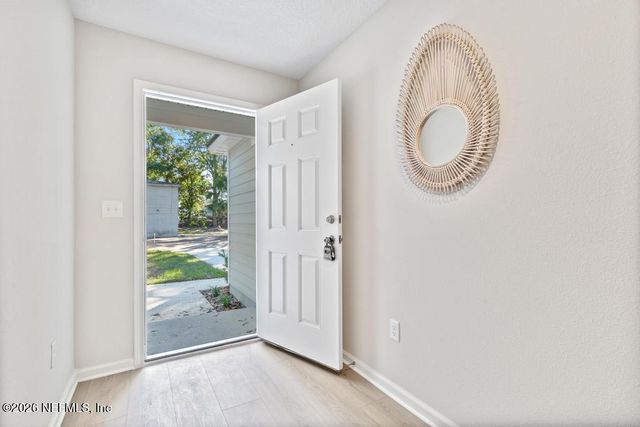 8040 SISKIN Avenue, Jacksonville, FL 32219