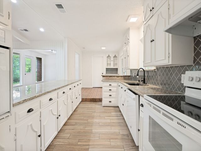 1408 N Cedar Hill Road, Cedar Hill, TX 75104